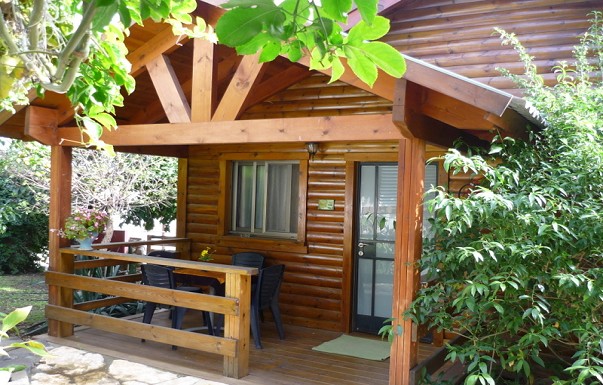 בקתות עדי - ������ �קרית שמונה - ������ ����